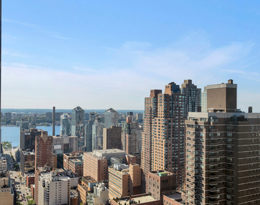 322 W 57th St - Photo Thumbnail 1