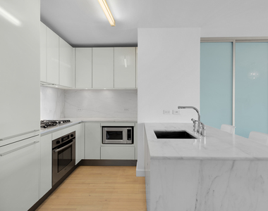322 W 57th St - Photo Thumbnail 3