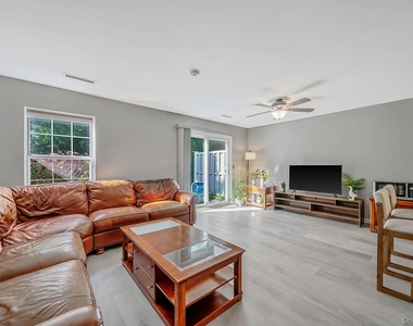 908 Sara Circle - Photo Thumbnail 2