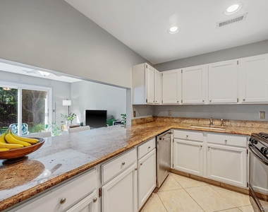 908 Sara Circle - Photo Thumbnail 5
