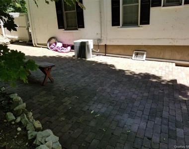 415 Myrtle Avenue - Photo Thumbnail 10