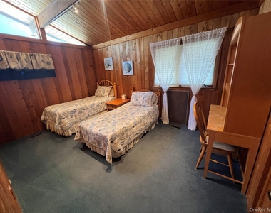 71 Garden City Avenue - Photo Thumbnail 6