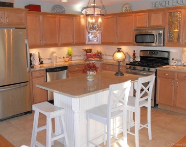 601 Willow Pond Drive - Photo Thumbnail 5