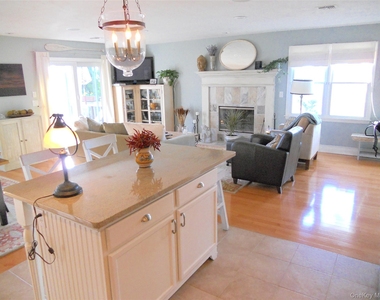 601 Willow Pond Drive - Photo Thumbnail 6