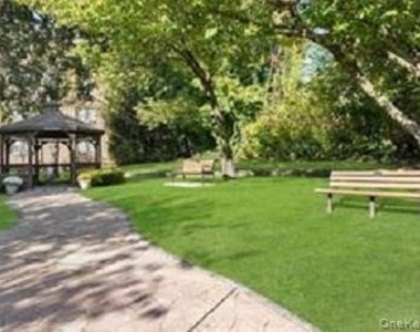 10 Oakridge Place - Photo Thumbnail 10