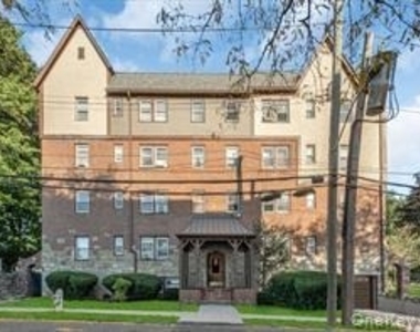 10 Oakridge Place - Photo Thumbnail 1