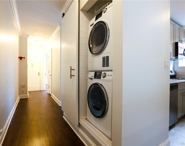 196 Martine Avenue - Photo Thumbnail 8