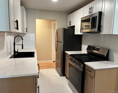 452 Somerset Drive - Photo Thumbnail 7