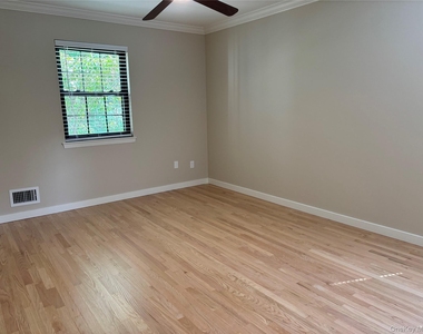 452 Somerset Drive - Photo Thumbnail 19