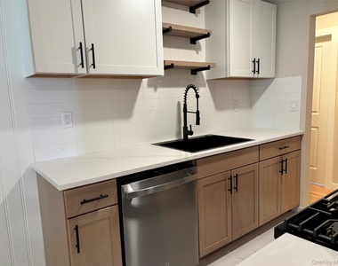 452 Somerset Drive - Photo Thumbnail 6