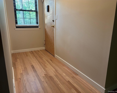 452 Somerset Drive - Photo Thumbnail 3