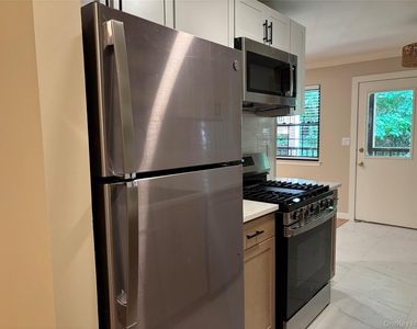452 Somerset Drive - Photo Thumbnail 11