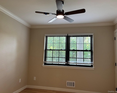 452 Somerset Drive - Photo Thumbnail 24