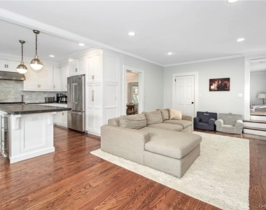 18 Elmwood Avenue - Photo Thumbnail 10