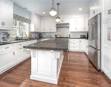 18 Elmwood Avenue - Photo Thumbnail 12