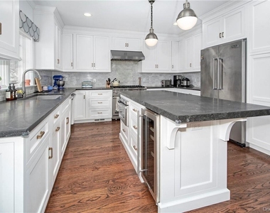 18 Elmwood Avenue - Photo Thumbnail 13