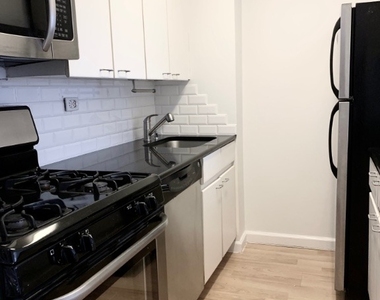 270 W 17th Street - Photo Thumbnail 3