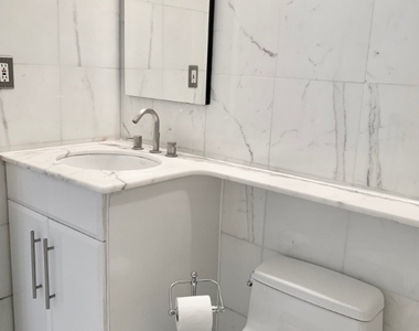 270 W 17th Street - Photo Thumbnail 6