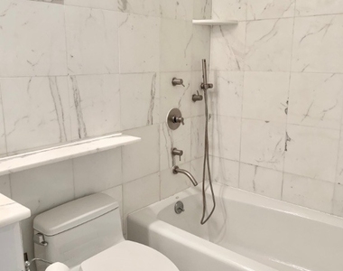 270 W 17th Street - Photo Thumbnail 5