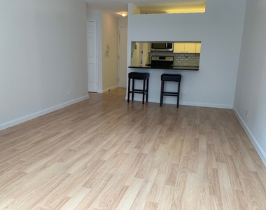 270 W 17th Street - Photo Thumbnail 4