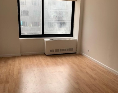 270 W 17th Street - Photo Thumbnail 7