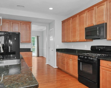 2548 Port Potomac Avenue - Photo Thumbnail 10
