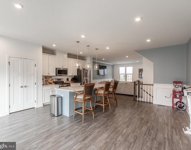 18105 Red Cedar Road - Photo Thumbnail 4