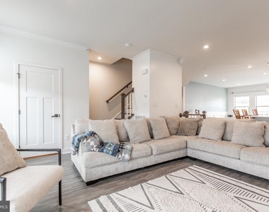 18105 Red Cedar Road - Photo Thumbnail 2