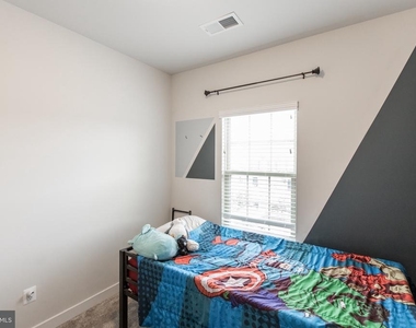 18105 Red Cedar Road - Photo Thumbnail 25