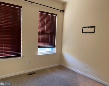 9003 Phita Lane - Photo Thumbnail 24
