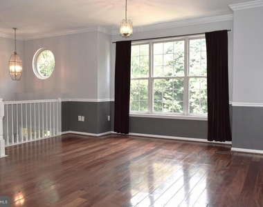 8819 Blue Royale Lane - Photo Thumbnail 5