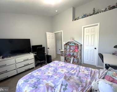 8819 Blue Royale Lane - Photo Thumbnail 28