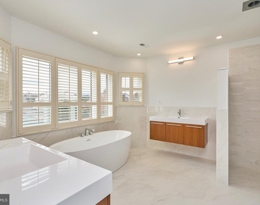 6615 Anthony Crest Square - Photo Thumbnail 27