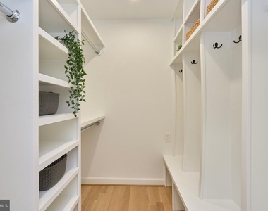 6615 Anthony Crest Square - Photo Thumbnail 21