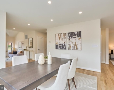 6615 Anthony Crest Square - Photo Thumbnail 9