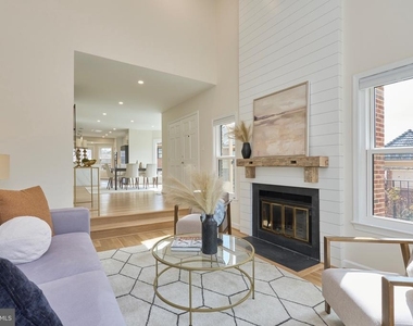 6615 Anthony Crest Square - Photo Thumbnail 4