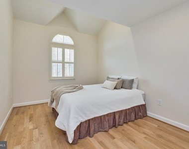 6615 Anthony Crest Square - Photo Thumbnail 30
