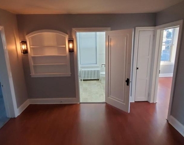 400 W Market Street - Photo Thumbnail 13