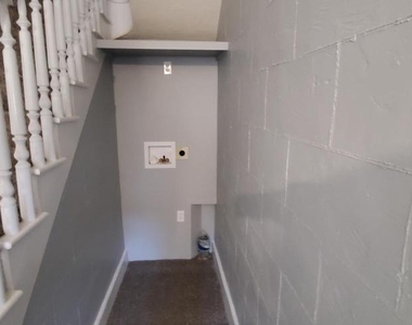 400 W Market Street - Photo Thumbnail 18