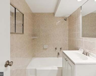 2101 Chestnut Street - Photo Thumbnail 14