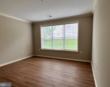 212 Masterson Court - Photo Thumbnail 7