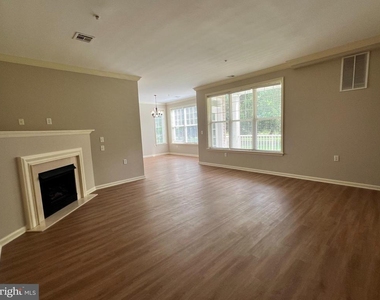 212 Masterson Court - Photo Thumbnail 4
