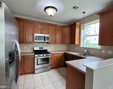 212 Masterson Court - Photo Thumbnail 6