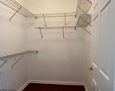 212 Masterson Court - Photo Thumbnail 8