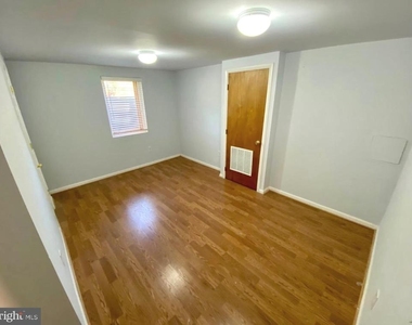 9110 Drake Place - Photo Thumbnail 15