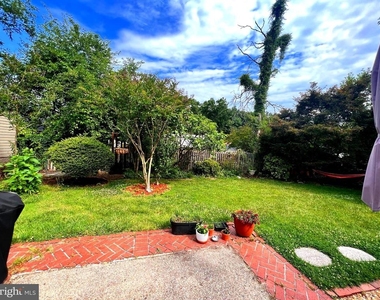 9110 Drake Place - Photo Thumbnail 3