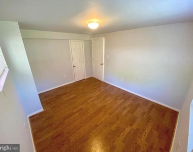 9110 Drake Place - Photo Thumbnail 14