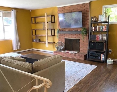 9110 Drake Place - Photo Thumbnail 6