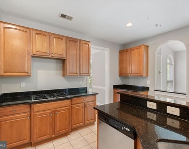 15436 Symondsbury Way - Photo Thumbnail 11
