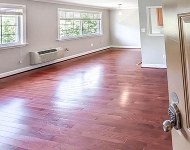 610 Main Street - Photo Thumbnail 11